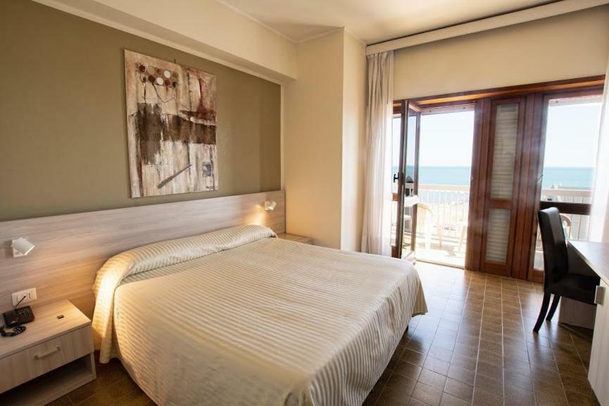 Hotel Scacciapensieri Nettuno Exterior foto