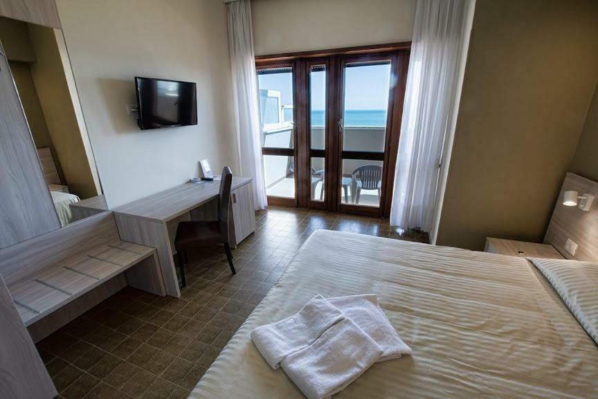 Hotel Scacciapensieri Nettuno Exterior foto