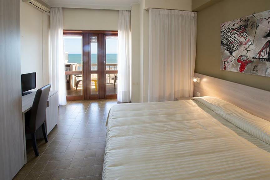 Hotel Scacciapensieri Nettuno Exterior foto